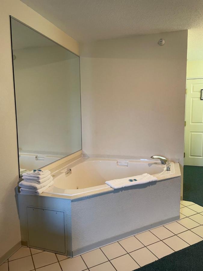 Voyager Inn セント・イグナス エクステリア 写真